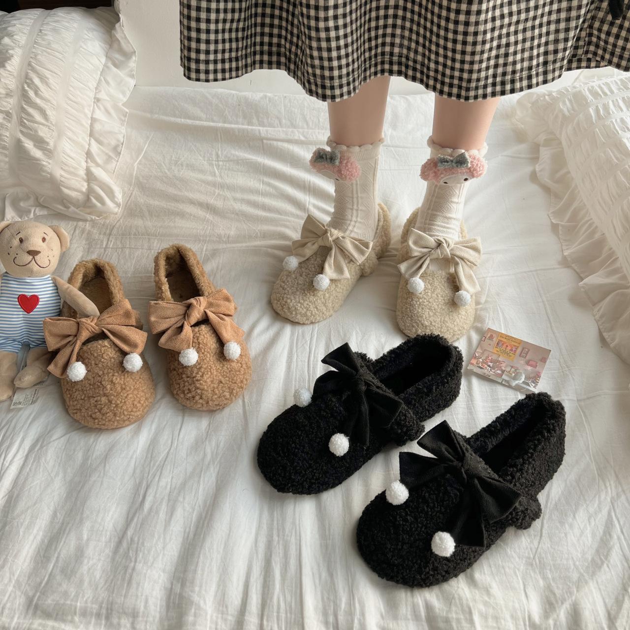 

Fleece warm ugly cute fluffy shoes women s 2024 autumn and winter new retro casual soft waxy bow fluffy ball cotton shoes 35 чорний