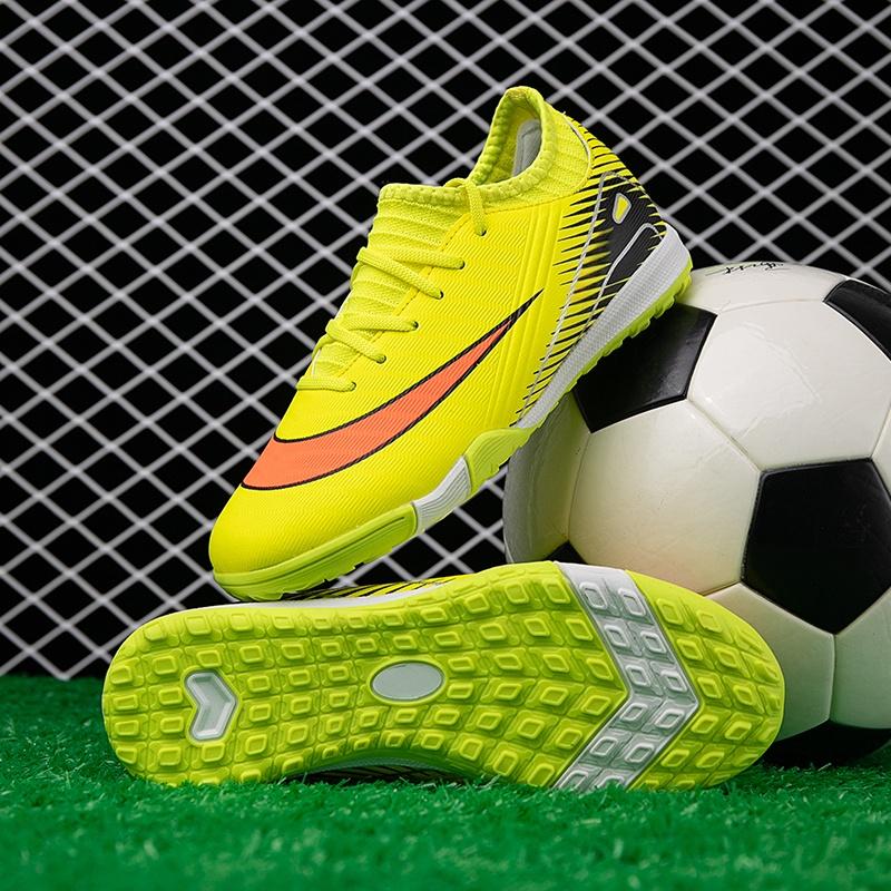 New Kid Professional Football Boots TF Match Boys Comfortable Sneakers Non-Slip Soccer Shoes Match Sports Shoes Unisex