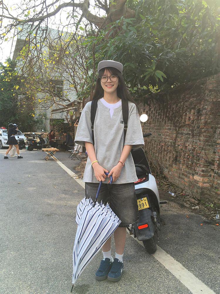 Damen Locker Geschnittenes V-Ausschnitt Kurzarm Baumwoll-T-Shirt - Trendig, Vielseitig, Sommerdesign