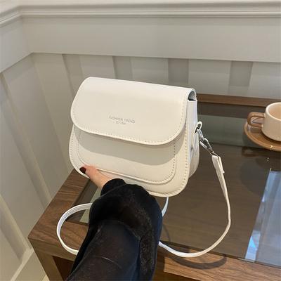 Sac design de niche 2025 été nouveau sac mode femme style rétro Hong Kong sac selle petit sac carré polyvalent