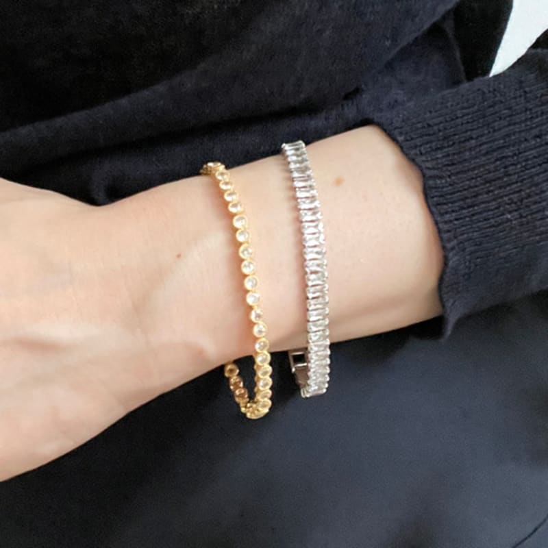 

ELYONA Luxury Emerald-Cut Cubic Zirconia Tennis Bracelet (Gold/Silver) Rhodium