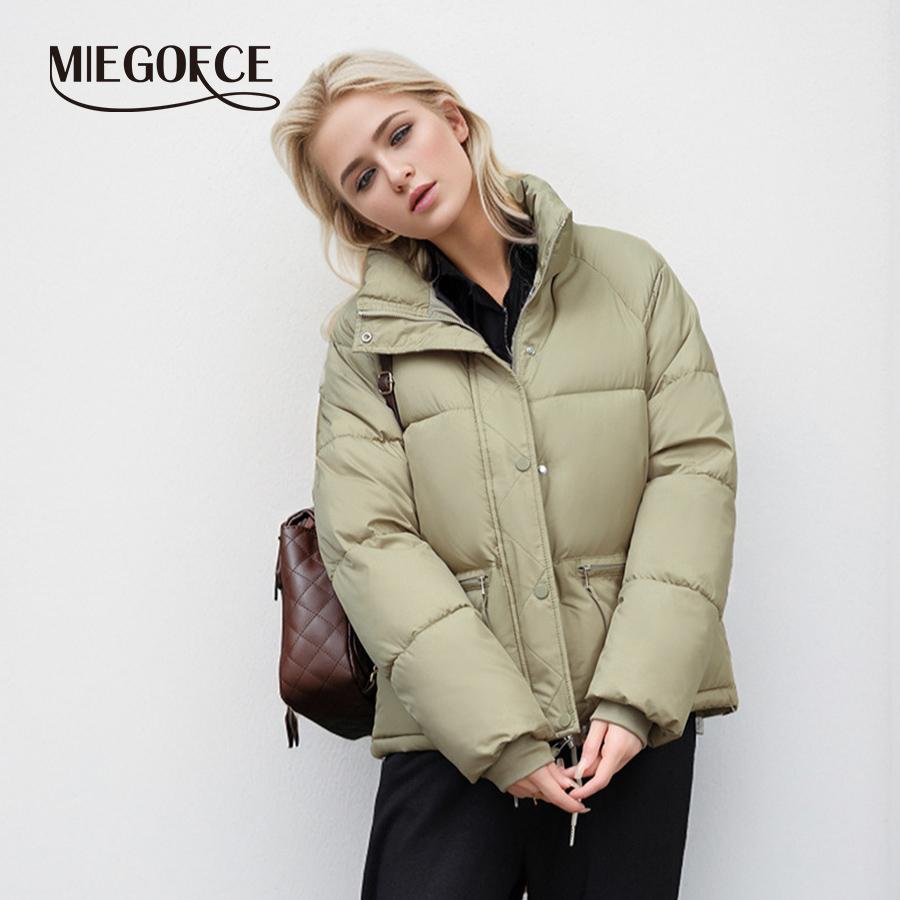 

MIEGOFCE весна-осень короткое женское пальто с воротником-стойкой толстая свободная куртка теплая большая карманная молния простая парка MZ-24609 M коричневый