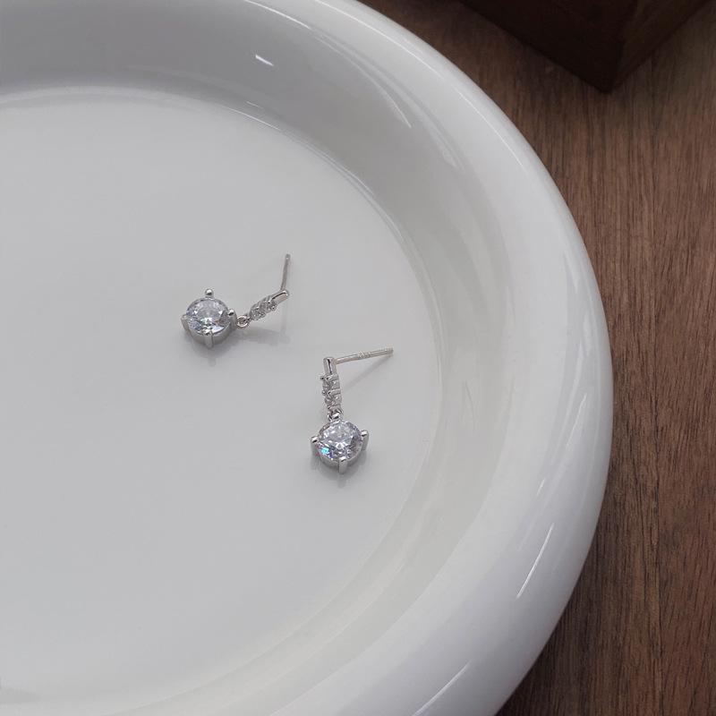 Sterling Silver Zirconia Stud Earrings for Women - Elegant High-End Dangle Design, Versatile for Commuting.