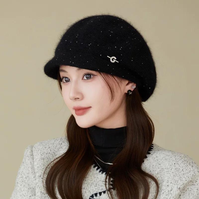 

Женский плюшевый берет - Эластичная дышащая зимняя шапка-бини для активного отдыха и вечеринок, защита ушей, регулируемая застежка-тогл one size чёрный