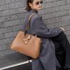 Leder-Umhängetasche große Kapazität vielseitig Herbst und Winter neu Achseltasche leichter Luxus Anhänger schlicht Nische Damen-Tasche