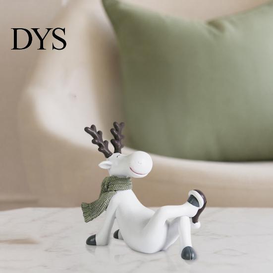 Moderne Wohnzimmer-Tischdekorationen Nordisch Minimalistisch Harz Rentierfigur mit Strickschal, Niedliche Heilende Hirschstatue, Mattweißer Boho-Tisch