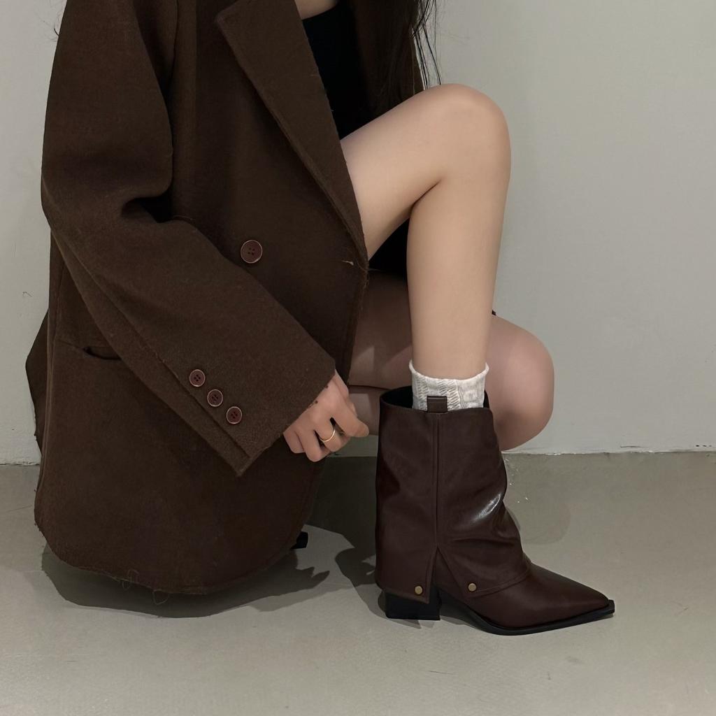 Retro Style Pointed Pleated Piled Boots 2025 Autumn and Winter New High-heeled Medium Boots Women's Versatile Thick-heeled Knight Boots