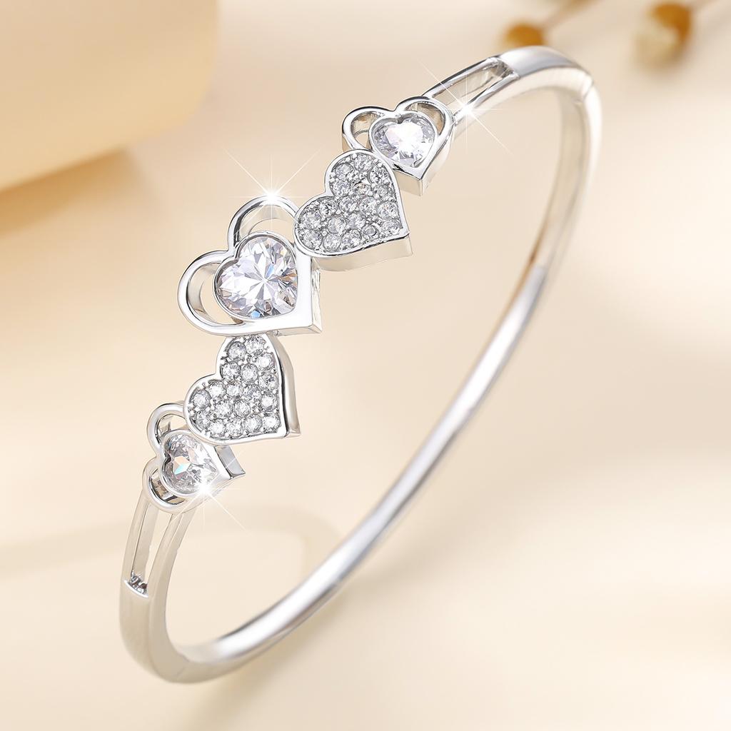 Light Luxury, Exquisite and Caring Female Niche Design High-end Heart-shaped Zircon Jewelry Bracelet
