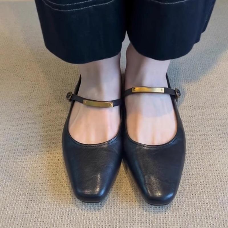 Shallow-mouthed One-shoulder Buttoned Women's Retro Flat Versatile Square-toed Single Shoes