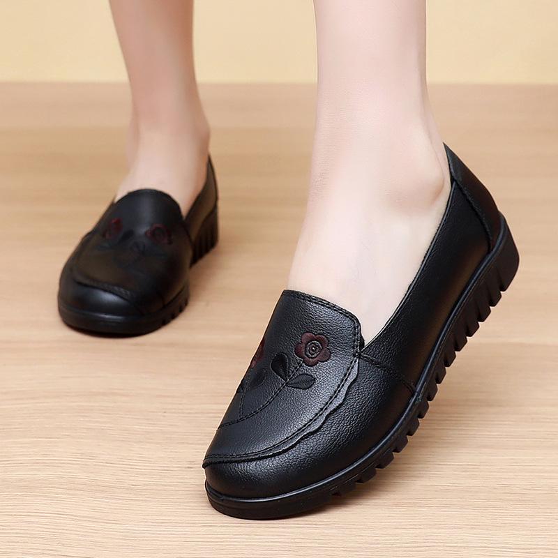 Ladies' Genuine Leather Loafers - Soft Sole Comfort Shoes for Spring & Autumn. Perfect for Middle-aged and Elderly Women.