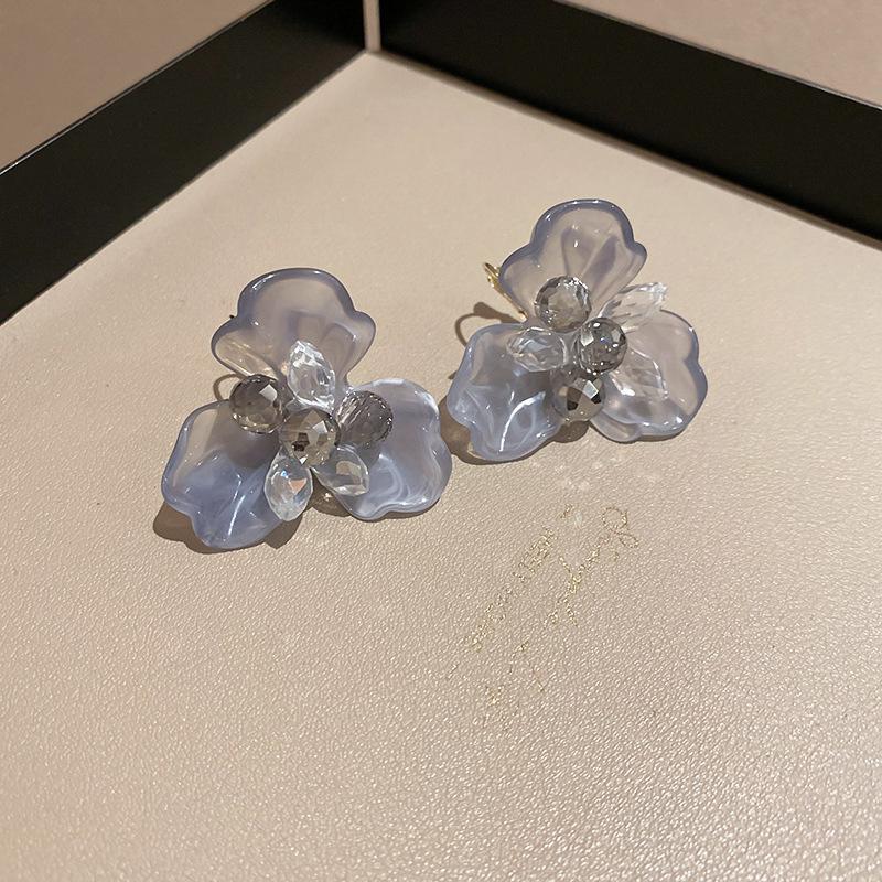 Boucles d'oreilles bohèmes roses à fleurs de perles de rocaille et pompons de perles