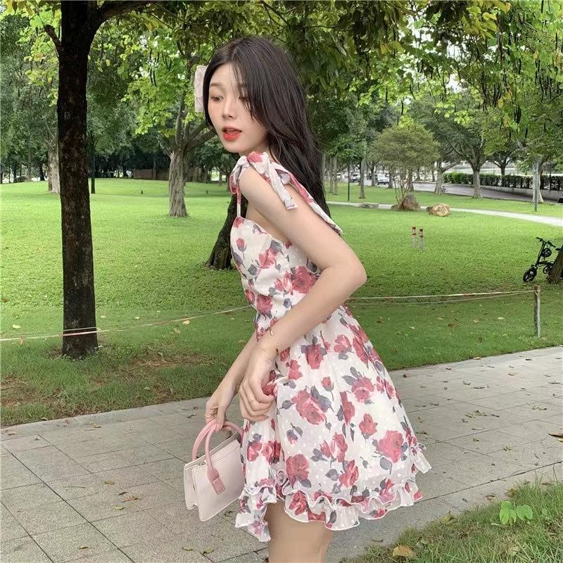 Sweet floral suspender dress women's summer small new French gentle Korean first love short skirt