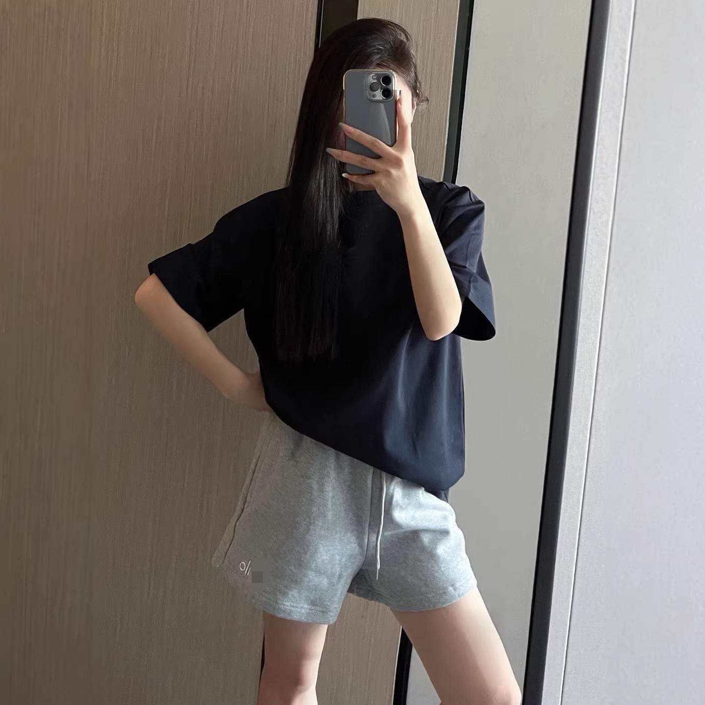 

Breathable High-Waist Cotton Yoga Shorts - Hip Lift & Casual Three-Quarter Pants for Summer Running & Fitness Small серый