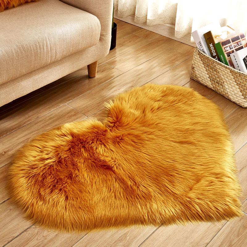 Süßer herzförmiger Plüschteppich für das Mädchenzimmer Rutschfester Weicher Flauschiger Teppich Elegante Schlafzimmer Wohnzimmer Bodenteppich Heimdekoration Teppiche