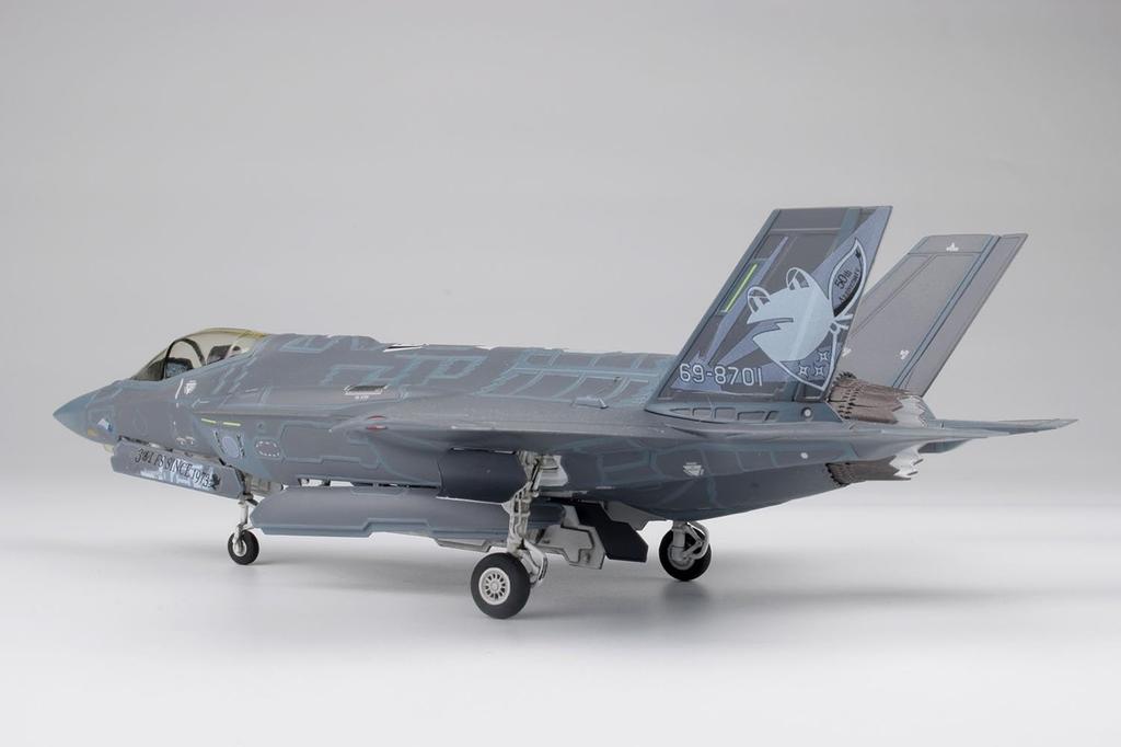 PLATZ 1/72 Scale Air Self-Defense Force F-35A Lightning II 301st Squadron 50th Anniversary Special Paint Plastic Model TPA-51 (Airplane)