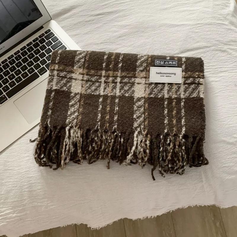 Plaid scarf women's autumn and winter retro tassel thickened warm and versatile student atmosphere Korean version scarf advanced sense