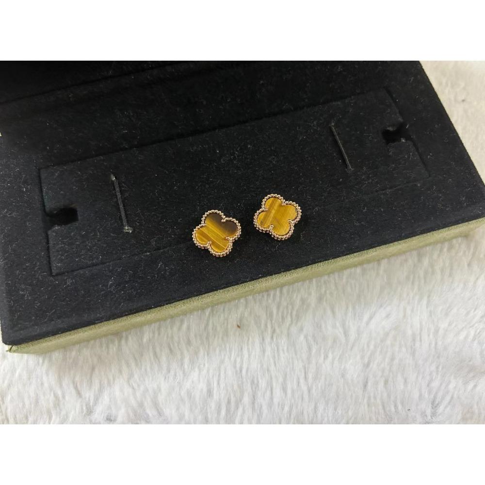 High Version Lucky Four-leaf Clover Earrings for Women 18K Fashion Light Luxury Natural White Mother-of-pearl Pair of Earrings