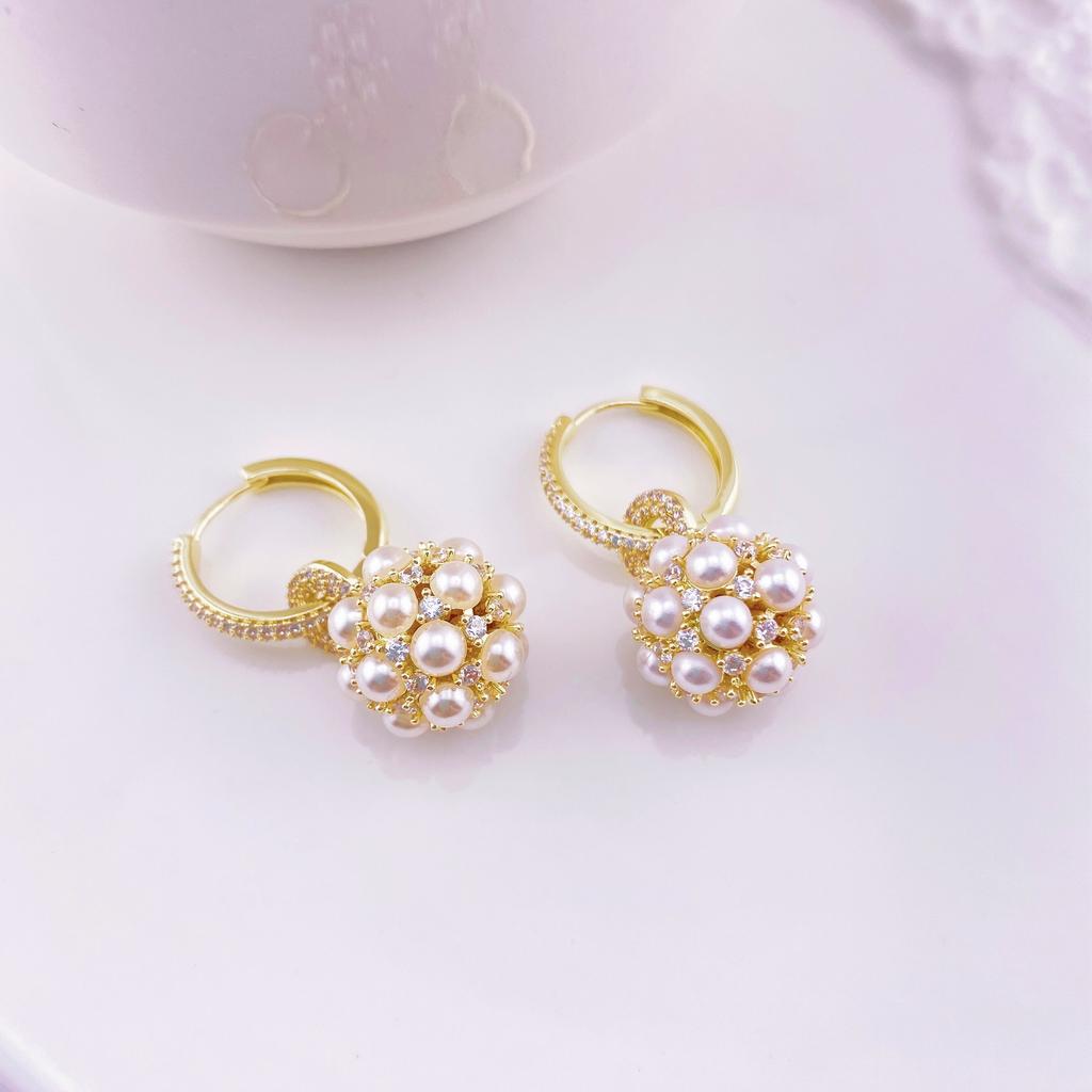 Sweet Temperament Pearl Hydrangea Circle Earrings Simple Earrings Micro-inlaid Zircon Fashion Versatile Earrings