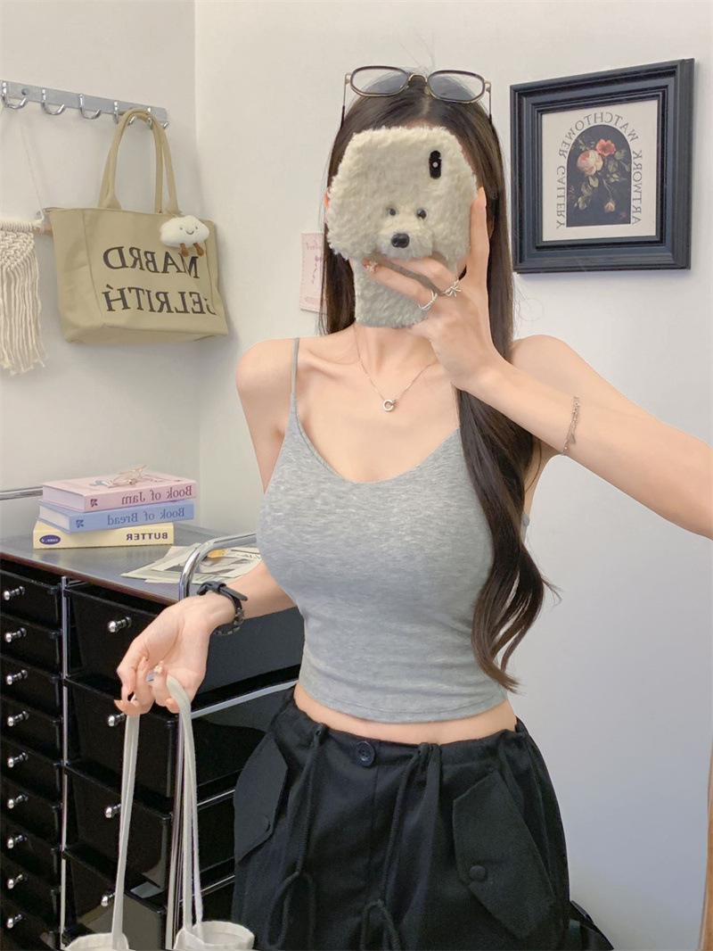 

Sexy Lace Camisole with Chest Pads for Women - Versatile Slimming Top, Perfect as Outerwear or Innerwear One Size (70-115 jin)