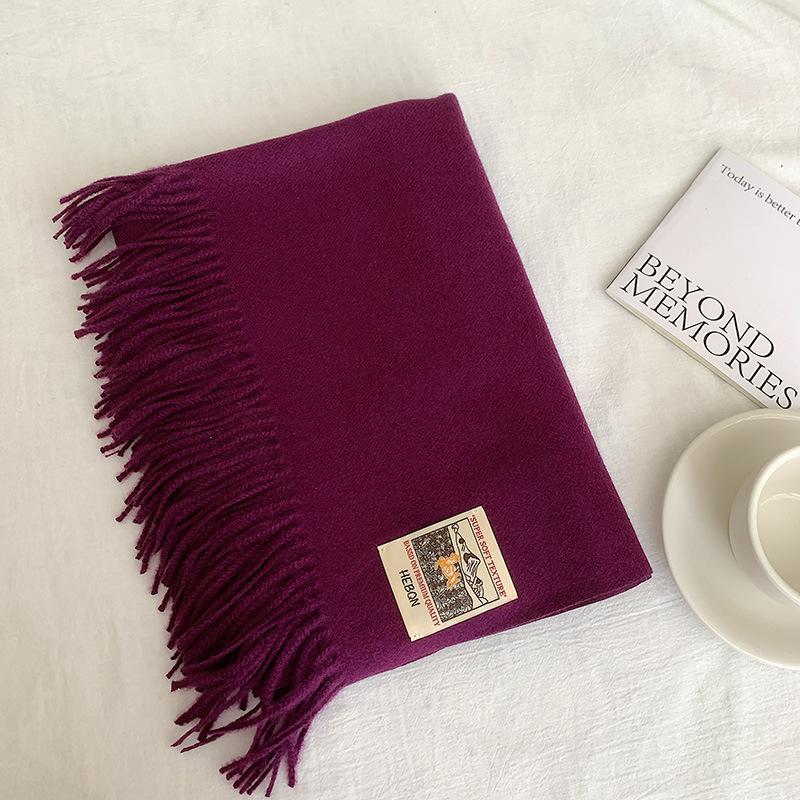 A Winter-specific, All-color, Multifunctional Scarf with A Soft Texture, Resembling The Feel of Cashmere, Providing Warmth and Protection.