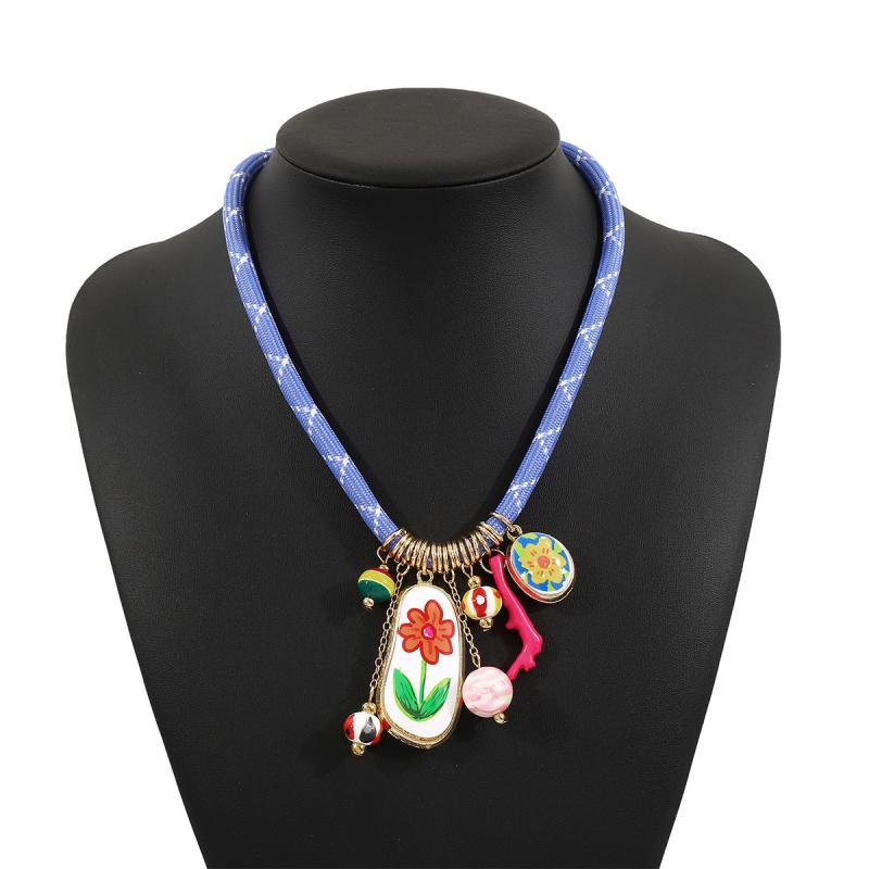 Malý květinový vícepřívěskový náhrdelník Letní dopaminový styl Sladký náhrdelník