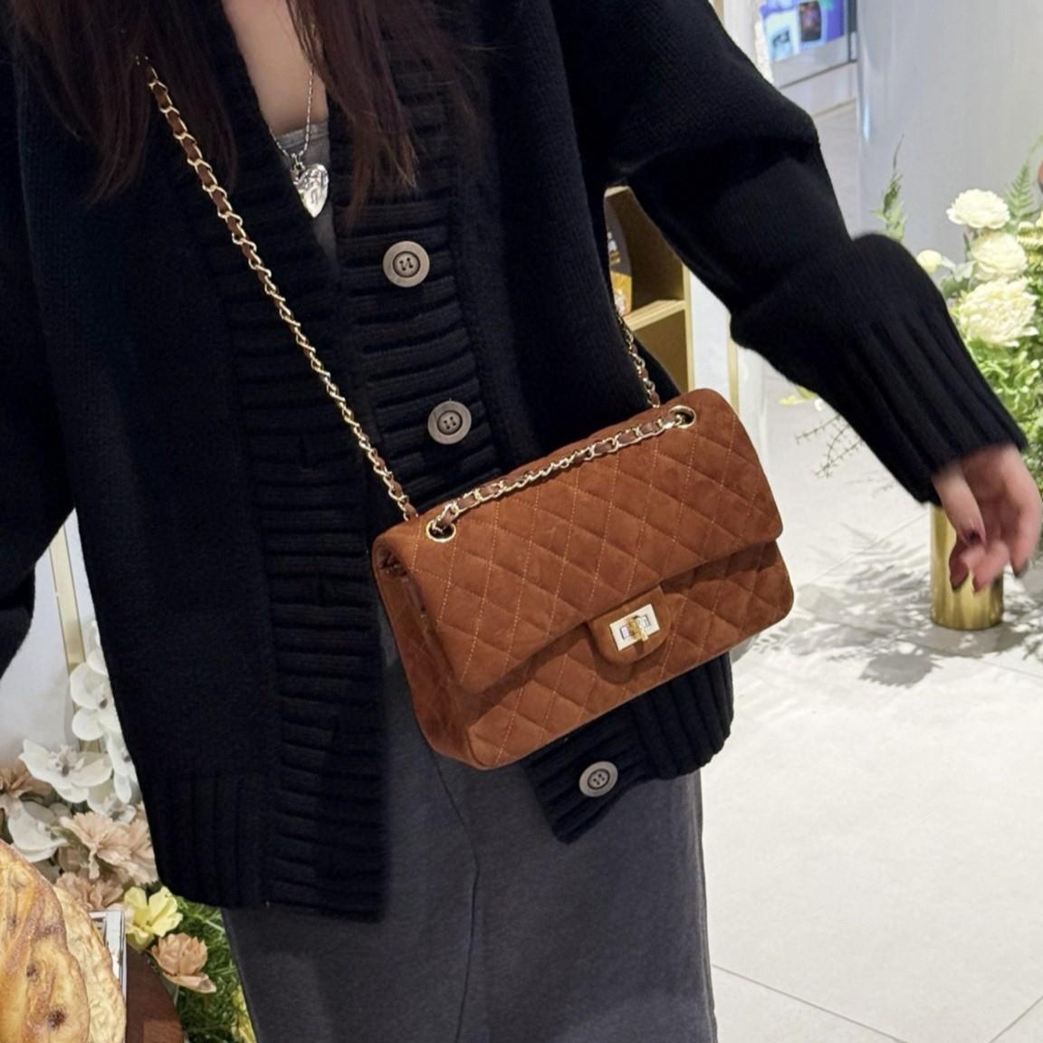 

2025 New Style High-end Sense Lambskin Small Fragrant Style Chain CF Flap Bag Single Leather Decoration Womens Bag 25x6x14cm коричневый