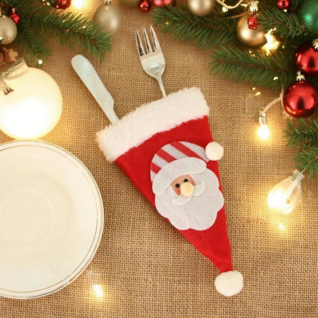 Christmas Cartoon Applique Cutlery Pockets – Non-Woven Fabric Knife and Fork Sleeves with Small Hat Design.