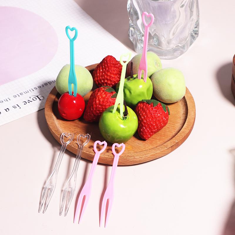 500Pcs Mini Disposable Heart Fruit Fork Mini Snack Cake Dessert Home Dining Plastic Food Fruit Pick Toothpick Bento Party Decor