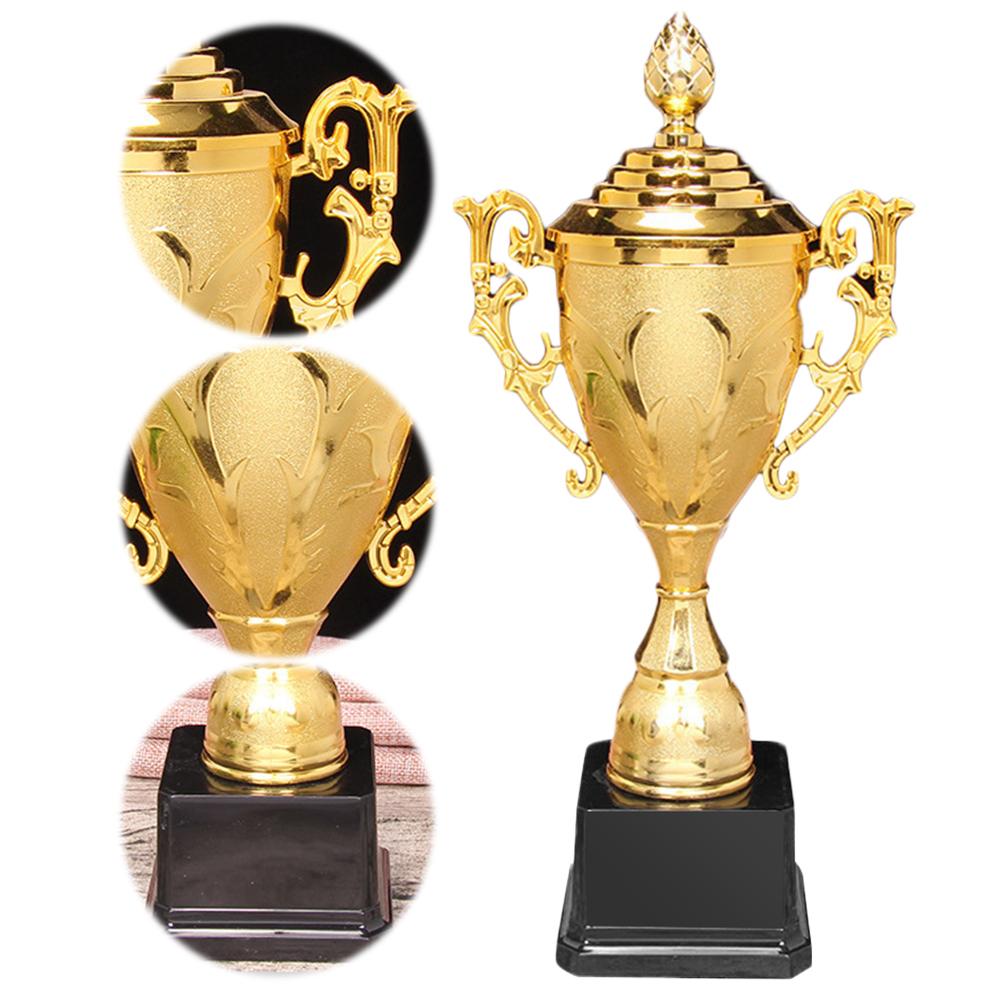 Goldene Plastiktrophäe Goldene Trophäe 8,5 Zoll Basketball Fußball Trophäe mit Deckel Sportwettkampftrophäe für Wettkampfrennen