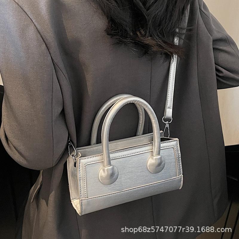 Small fresh and simple hand-held small square bag 2025 spring new Korean fashion trendy shoulder bag high-end crossbody bag