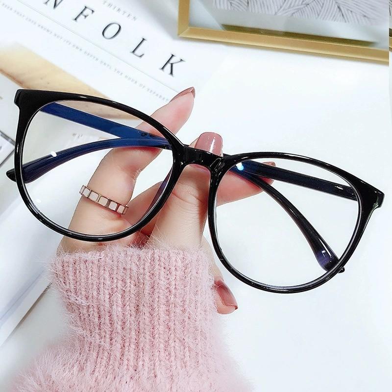 Stylish Anti-Blue Light Glasses with Large Frames for Men & Women - Unisex Korean Design, Plain Makeup, Celebrity Style