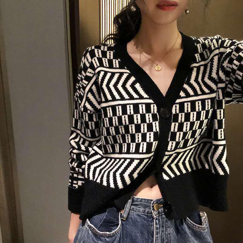 Women's Vintage Knitting Cardigan Small Fragrance Coat V-neck Short Knitting Cardigan Sweater