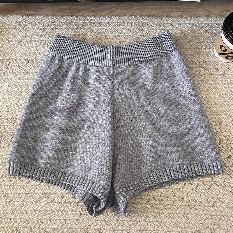 

Dark Grey High-Waist Wool Shorts for Women - Winter/Autumn 2025, Korean Style, Petite Fit, Wide-Legged, Flattering Design S світло-сірого кольору