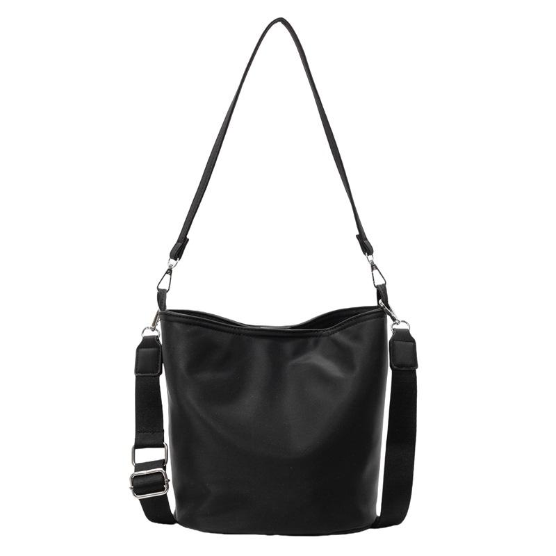 2025 New Trend Oblique Span Bag Niche Simple Casual Shoulder Bucket Bag Retro Premium Texture Solid Color Women's Bag