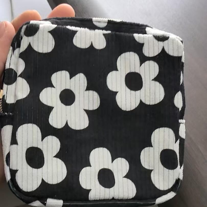 Thickened Corduroy Menstrual Storage Bag for Pads & Cups