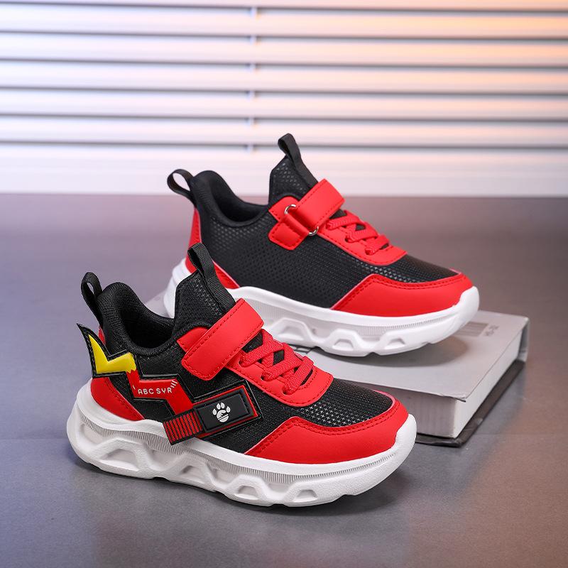 

Foreign trade children s sports shoes classmates elementary school running shoes lightweight leather Velcro middle and older children s shoes 37