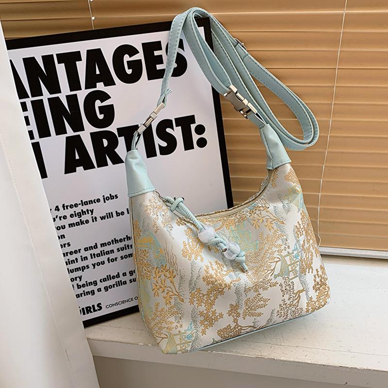 Temperament versatile small square bag female popular retro embroidered handbag large capacity shoulder messenger bag