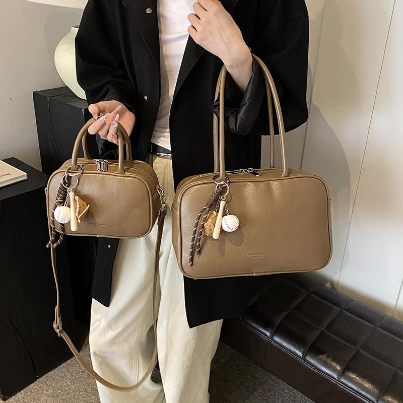 2025 New Retro Niche Handbag Fashion Shoulder Messenger Bag Underarm Bag Super Fire Bowling Bag