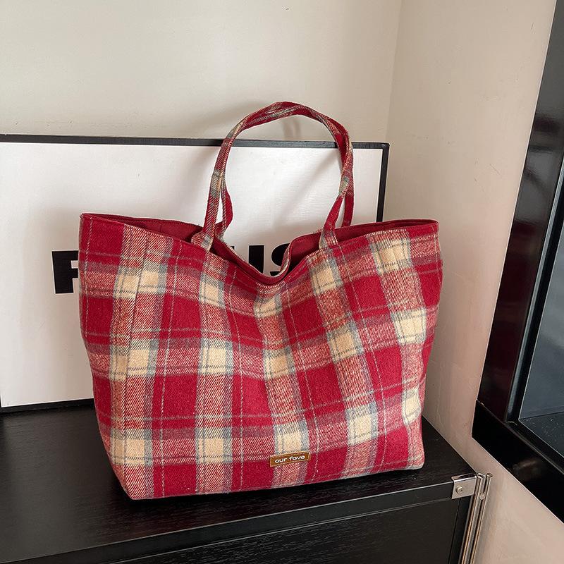 2025 Fashion Casual Retro Simple Women's Bag Autumn New Foreign Style Shoulder Bag Niche Design Tote Bag