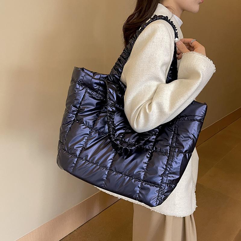 Autumn and Winter Cotton Bag Casual Large-capacity Tote Bag Women's 2025 New Trendy Fashion Diamond Commuter Shoulder Armpit Bag