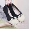 Spring and Autumn new old Beijing cloth shoes women's single flying woven pearl breathable non-slip thick-soled mother shoes