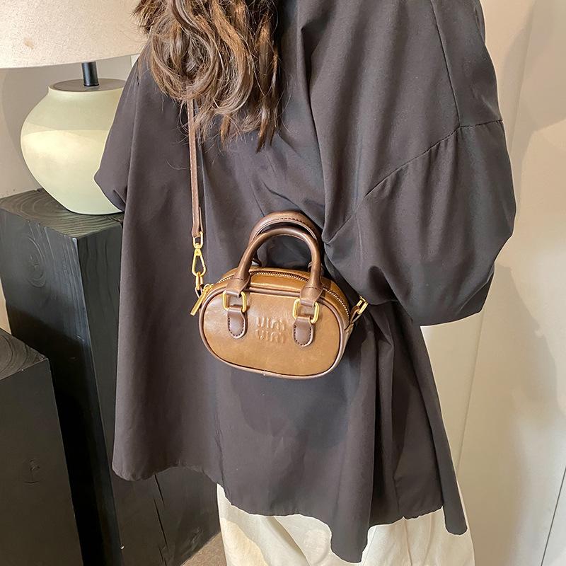 Retro mini small bag 2025 new women's bag simple fashion messenger bag popular versatile portable small square bag tide