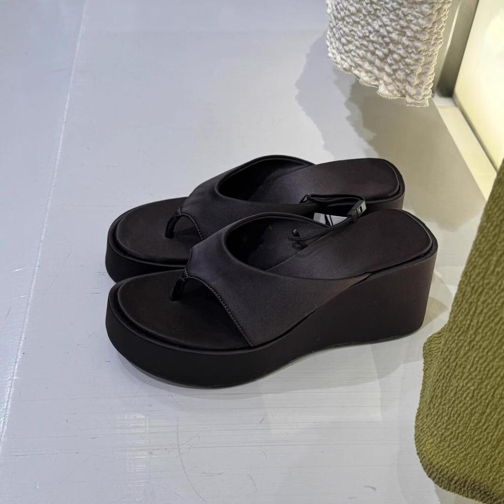 Summer Thick Heel Sandals Women's Fashionable Slip-On Shoes Retro Style PU Leather Inner Rubber Outer Beach Sandals