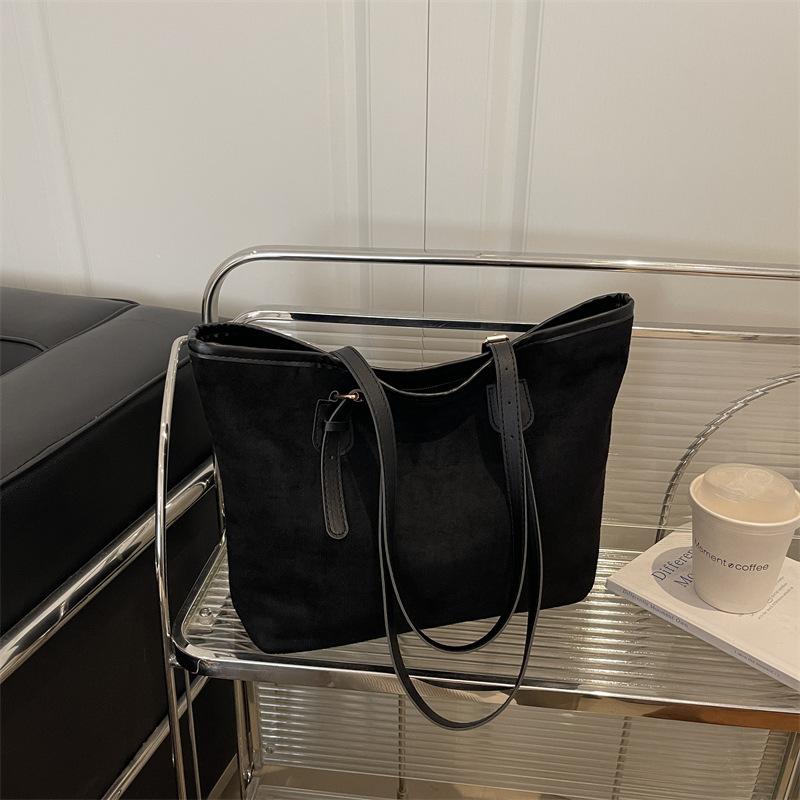 Autumn and Winter Popular Niche High-end Women's Bag 2025 New Large-capacity Commuting Versatile Tote Bag Simple Shoulder Bag