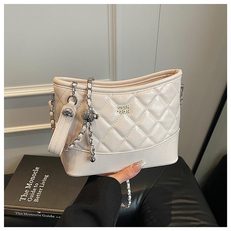 

New large-capacity bag Female Sen Moe trendy diamond chain One shoulder crossbody women s bag Simple underarm bag