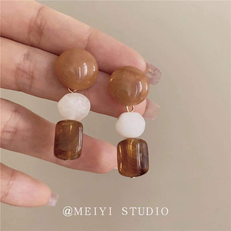 2025 Summer French Retro Acrylic Colorblock Fairy Whitening Earrings - Elegant Niche Ear Jewelry