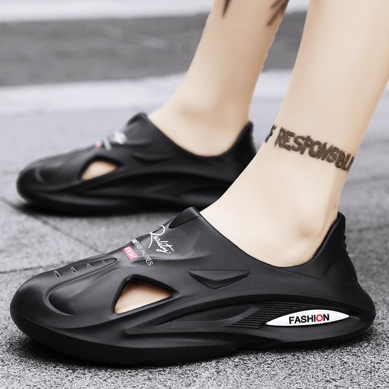 Hole Shoes Couple Slippers Stepping On Shit Platform Sandals Men's 2025 Summer New Women's Beach Bag Head Sandals