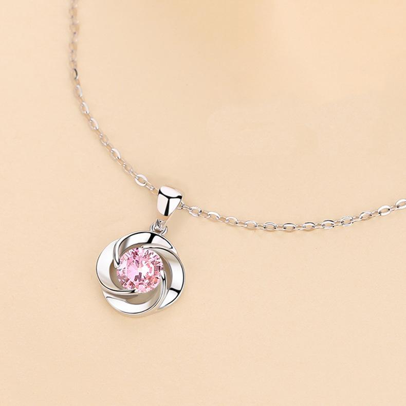 Lucky Four-leaf Clover Necklace with Eternal Heart Short Collarbone Chain Pendant Head