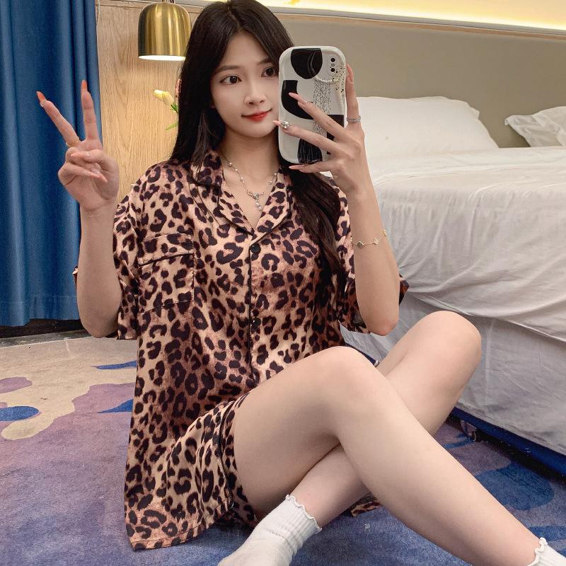 High Value Light Luxury Casual Ice Silk Temperament Pajamas Women'S Short-Sleeved Shorts Set Can Be Worn Outside