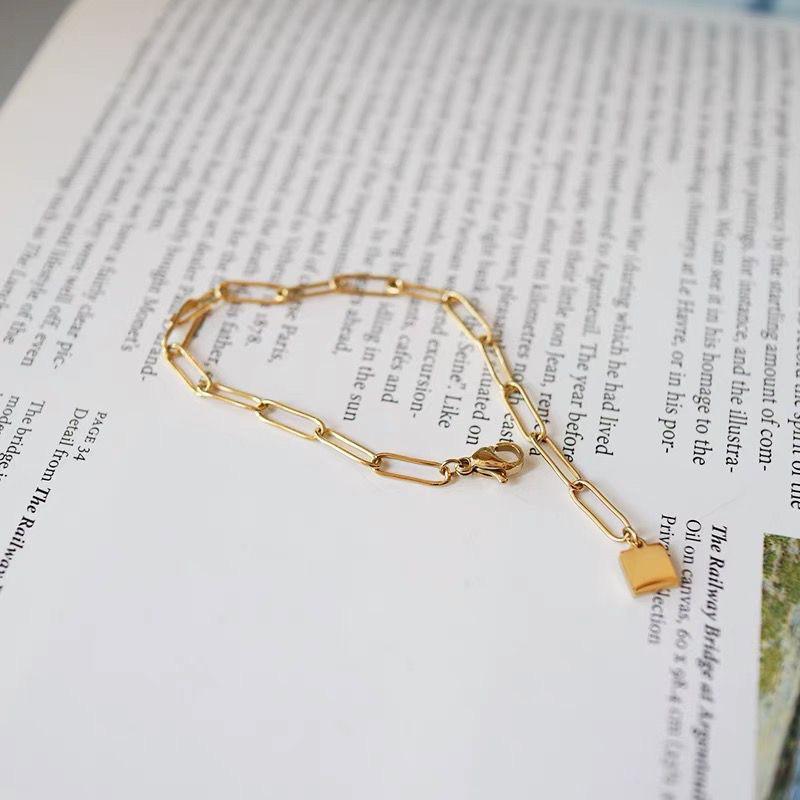 Meichen 18k Gold Non-Fading Titanium Steel Women's Fashion Bracelets - Simple, Versatile, Trendy European and American Style.